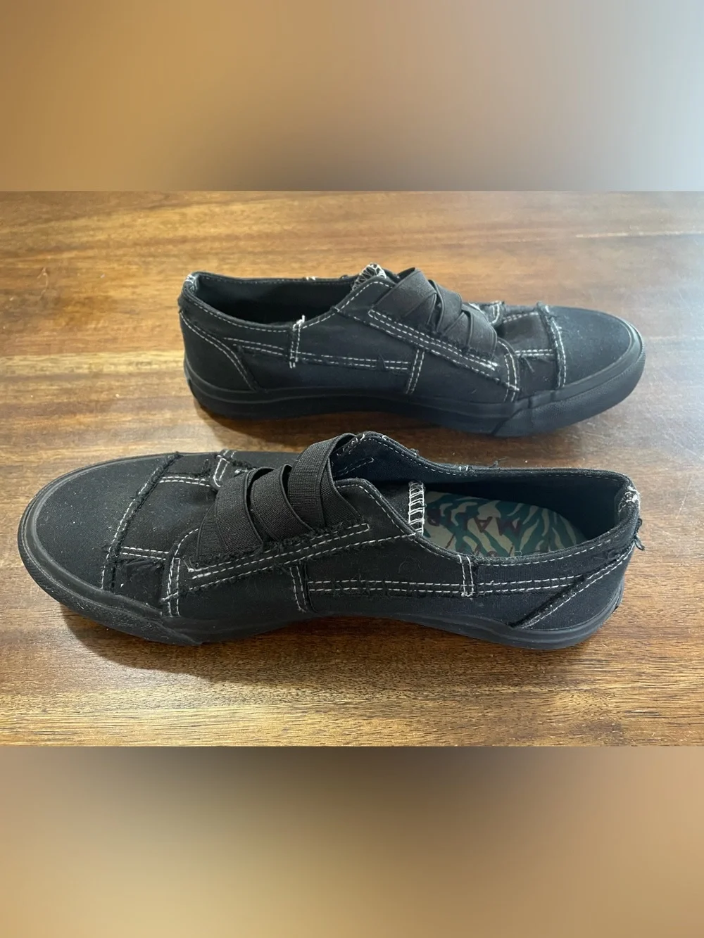 Women’s Blowfish Tennis Shoe Size 8 Casual Slip-On Canvas Shoe